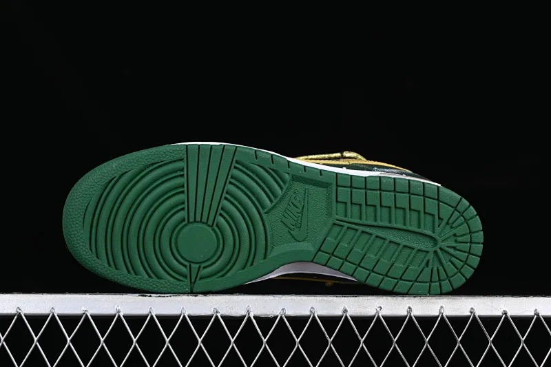 All Categories Nk SB Dunk Series Nk SB Dunk Low Low-top Sneakers Nk Dunk Low Panda Prank-Christmas Tree Green and Yellow SB Strappy Low-top Casual Sneakers DD1391-300